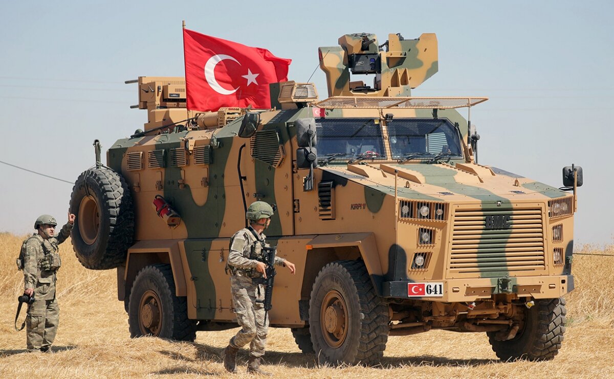 Турки массово перебрасывают свои войска на границу с Арменией