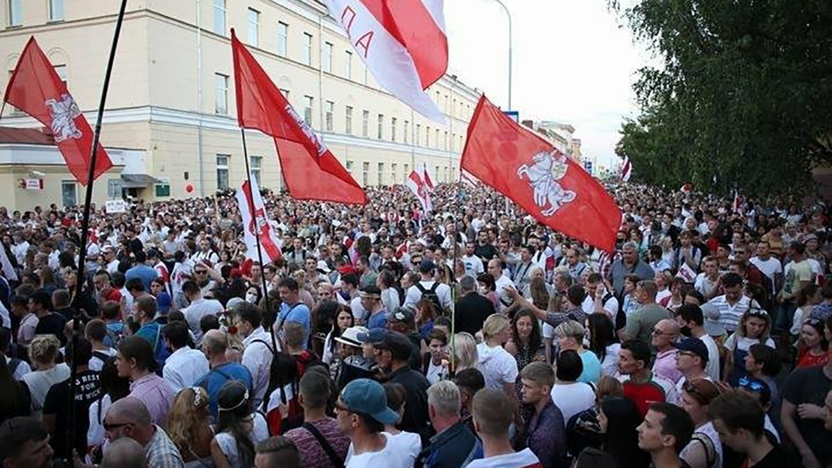 ​Протестующие в Белоруссии готовы объявить Тихановскую своим президентом