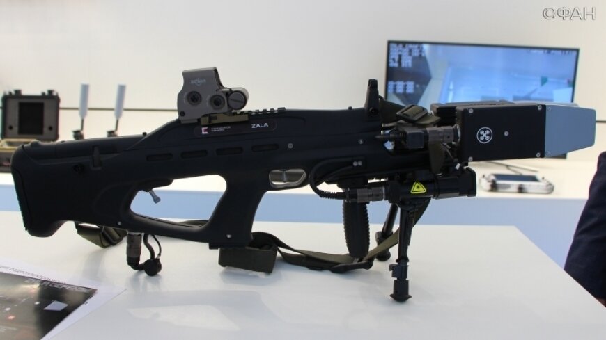 В РФ представили новый пулемет Rex-1, который уничтожает самодельные бомбы и беспилотники 