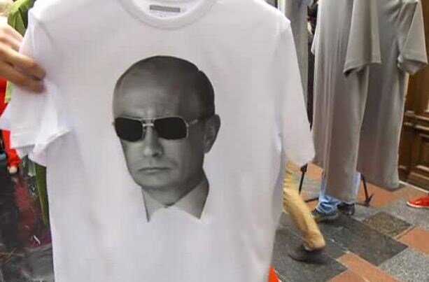 Житель украинского Николаева вышел на работу в футболке с Путиным и постоял за себя после нападок недовольных