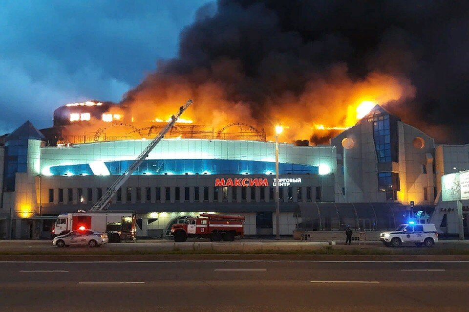 Россия, Владивосток, пожар, торговый, центр, "Максим", выгорел, последствия, пламя, четыре, этажа, причины, взрыв, баллон, кафе, пострадавшие, кадры