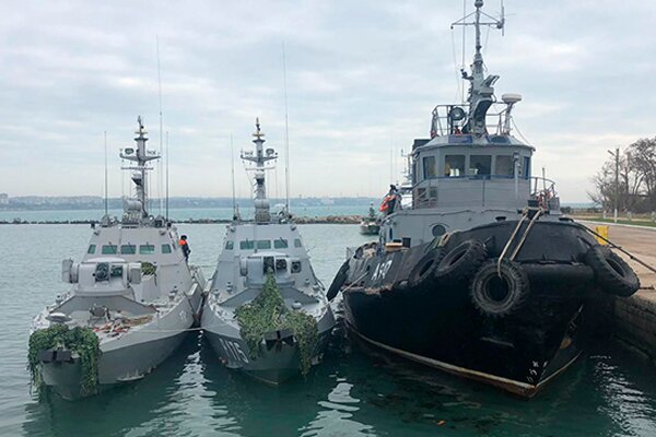 Киев присвоил гриф "секретно" документу о маршруте кораблей ВМС через Керченский пролив