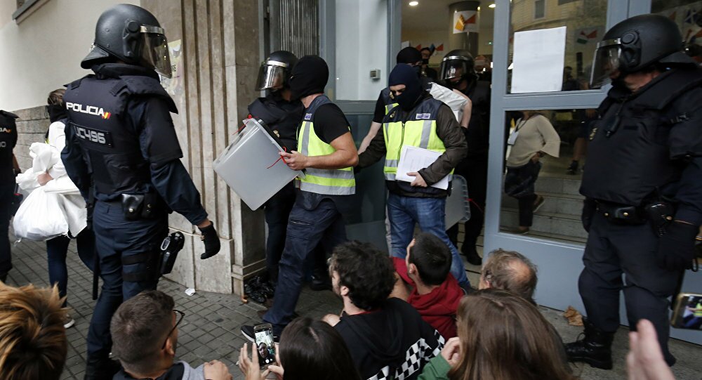 Выяснилось число полицейских, пострадавших при ожесточенных схватках в Каталонии