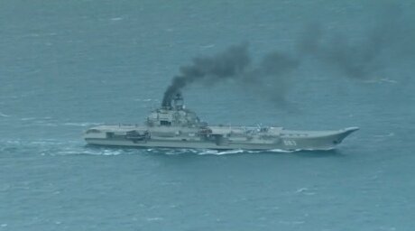 Мощная российская флотилия из 8 кораблей вошла в международные воды: за их движением следят военные суда НАТО, сев на хвост, - кадры