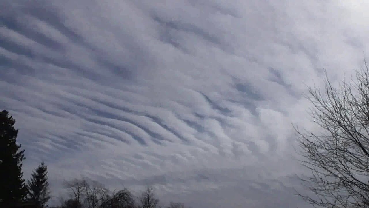Услышали трубы апокалипсиса: в Словакии местные жители посетовали на зловещий рев из неба – кадры