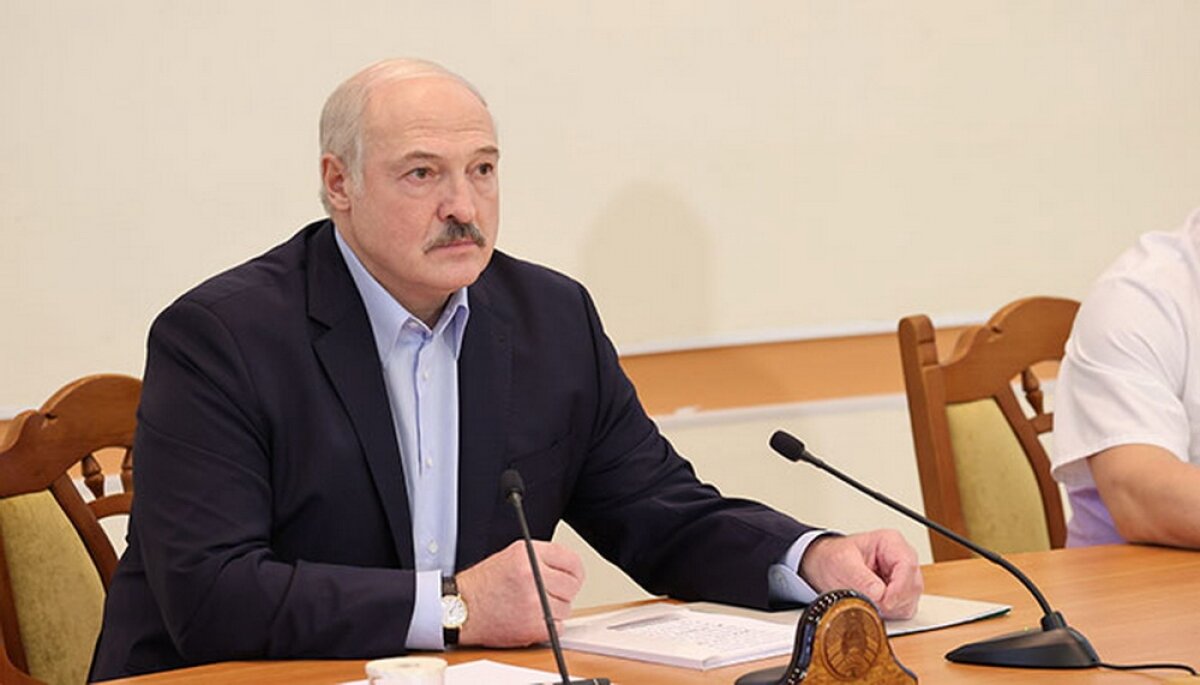 Лукашенко приказал посадить в Минске "заминированный" лайнер, выслав МиГ-29 для сопровождения