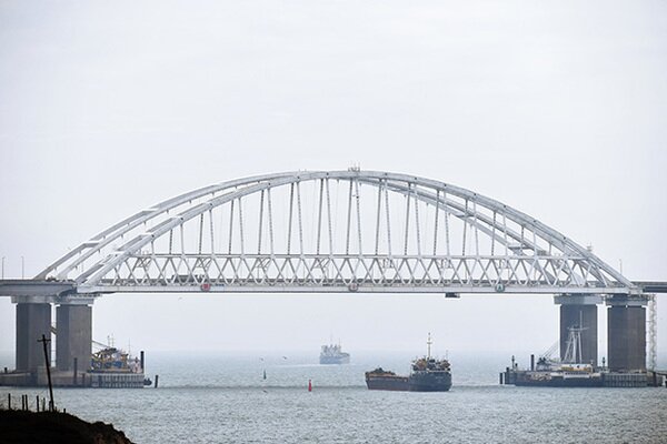 В Крыму объяснили решение Киева засекретить документы по маршруту кораблей ВМС