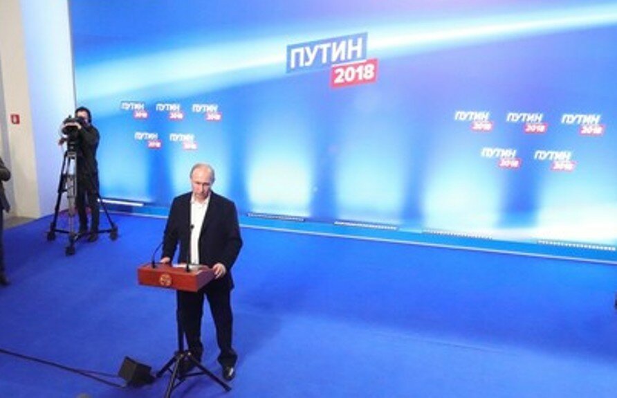 Путин набирает peкopдные 76,67% голосов на президентских выбopax за всю историю России