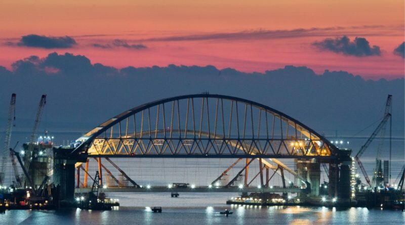 В Сети опубликовали 10 советов, которые сделают посещение Крымского моста незабываемым