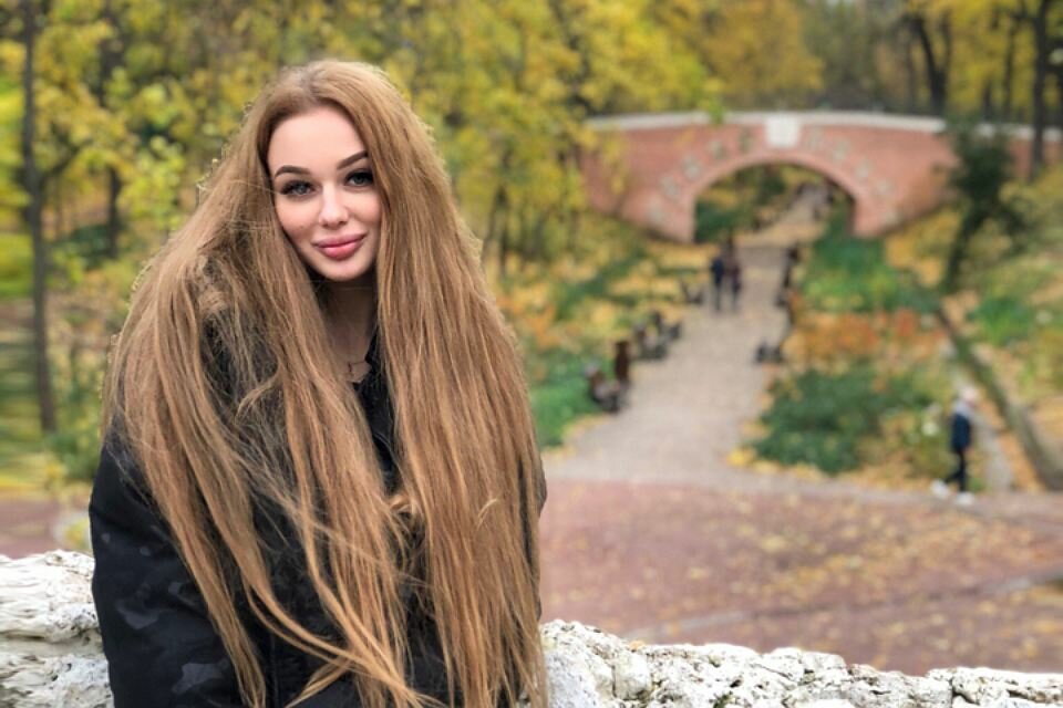 19-летняя любовница Дениса Вороненкова пиарится в Интернете за счет скандальных отношений с женатым депутатом: подробности 