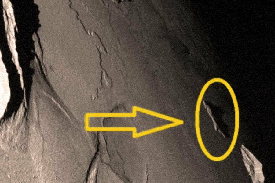 На спутнике Юпитера Ио уфологи нашли сигарообразный НЛО