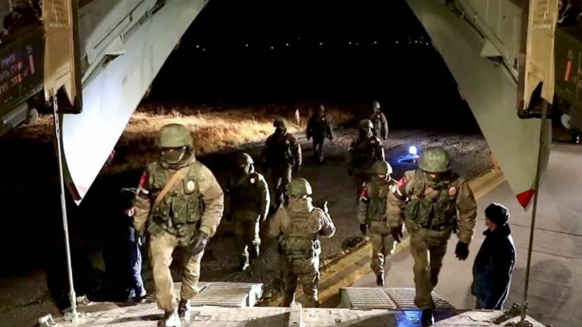 ​Российские миротворцы взяли под контроль Лачинский коридор: опубликованы кадры из Карабаха