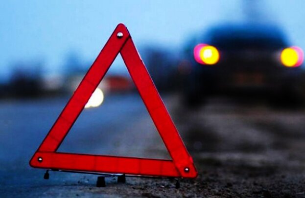 В Сочи лихач на "Жигулях" врезался в свадебный кортеж, пытаясь сбежать от ДПС – кадры