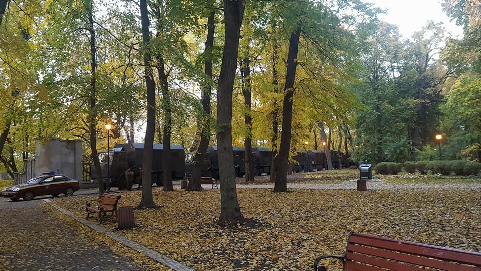 "Майдан" под стенами Рады: силовики пригнали десятки автозаков – кадры 