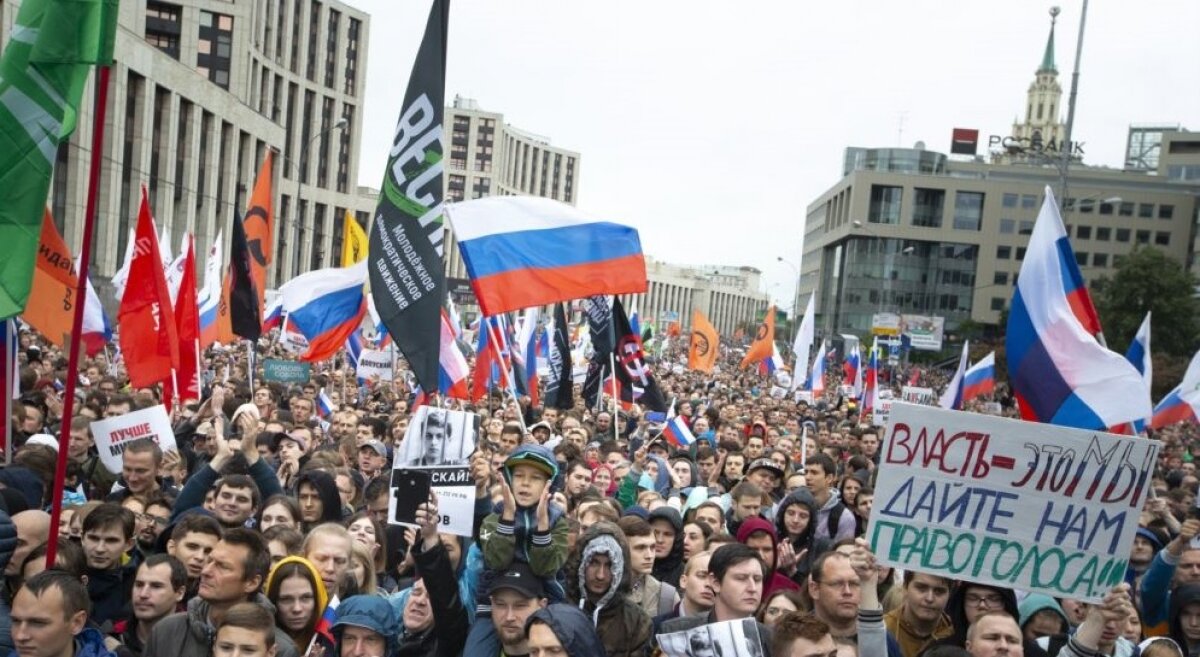 Оппозиция возмущена принятием поправок в Конституцию - в Москве готовится массовый митинг
