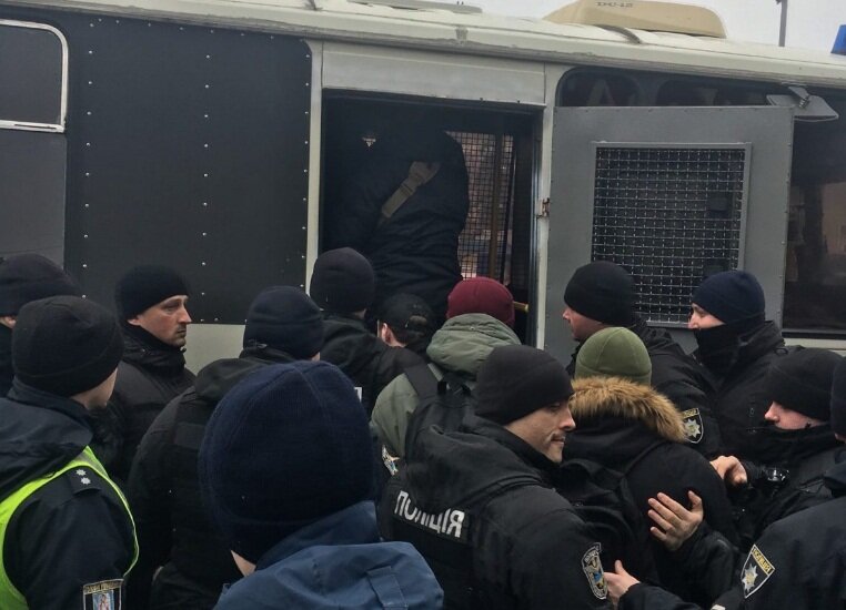 К Тимошенко пришли вооруженные люди - кадры из Киева 