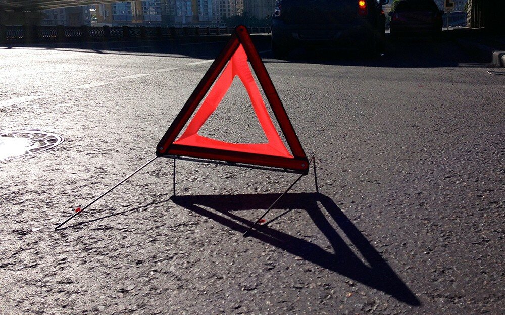 На Каширском шоссе в Москве авто вылетело на тротуар - пострадали четыре человека: кадры