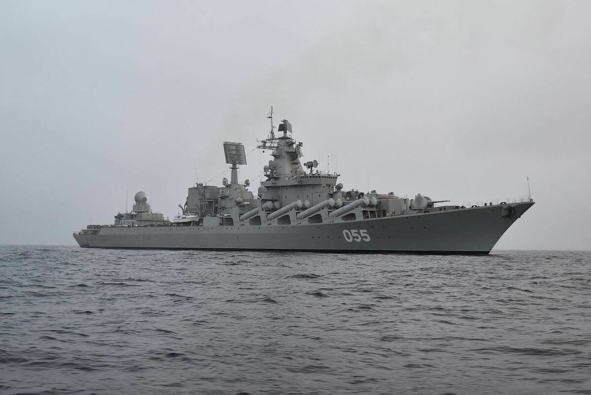 Российский ракетный крейсер "Маршал Устинов" "поднял на ноги" ВМС Великобритании 