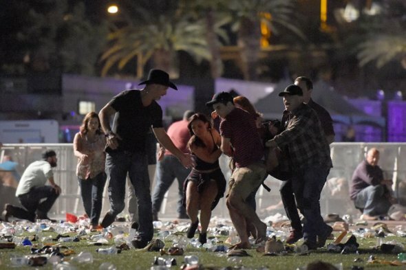 Погибшие во время фестиваля в Лас-Вегасе умирали под песни на руках зрителей