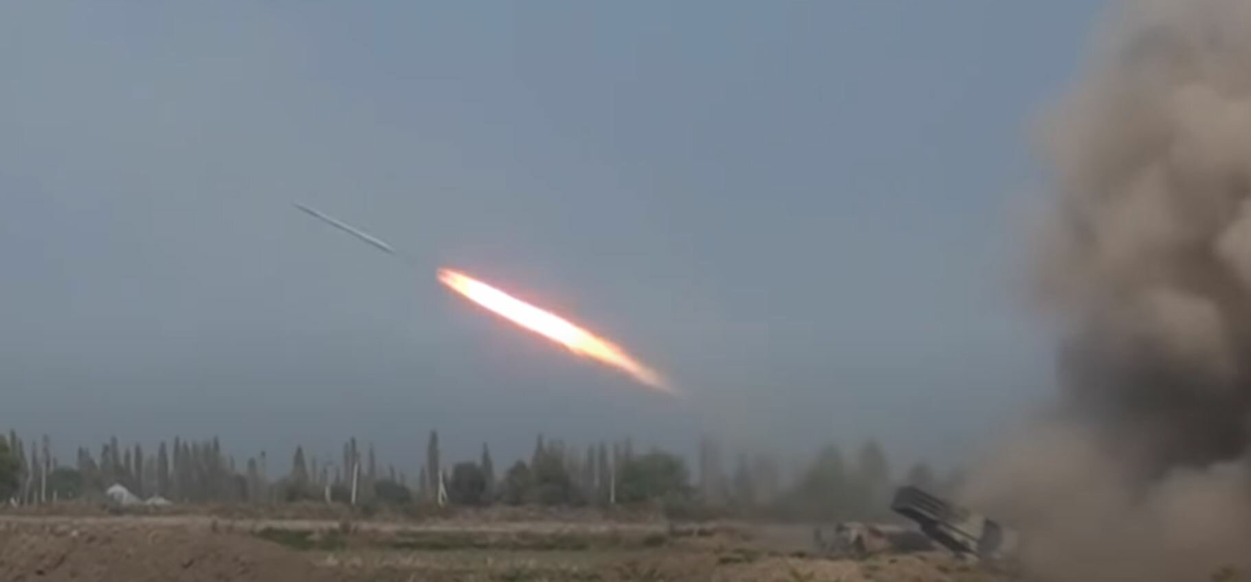 Минобороны Азербайджана показало кадры ракетно-артиллерийских ударов по армянским силам в Карабахе