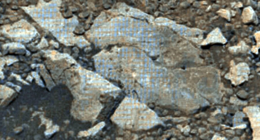 20 каменных образований на Марсе: уфологи нашли синие плиты, которые могли оставить внеземные гуманоиды 