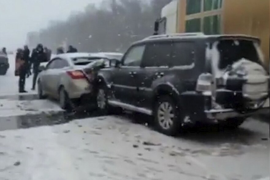 Массовое ДТП на трассе М-4 “Дон” спровоцировал обильный снегопад – есть жертвы: кадры
