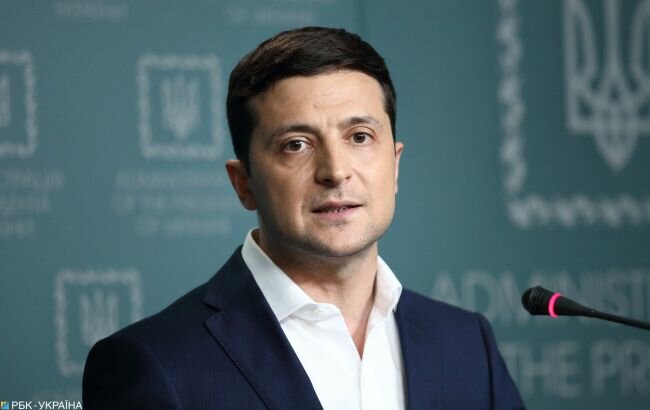 Украинские СМИ на видео запечатлели, как Зеленский разбирается с ранее судимым чиновником