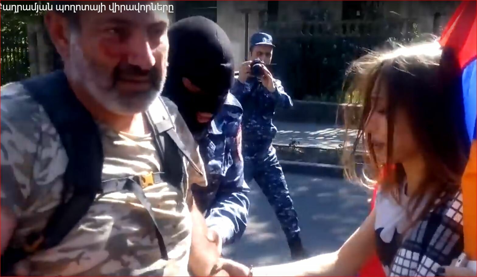Появилось видео стычки митингующих и полиции в ходе массового протеста в Ереване - кадры