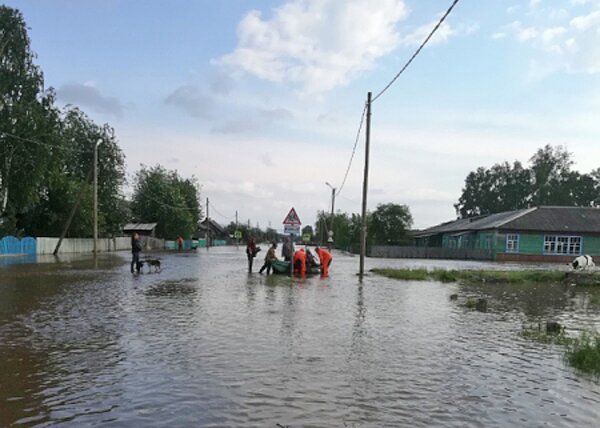 Иркутская область терпит бедствие: из-за сильных паводков обваливаются мосты и рушатся сотни домов