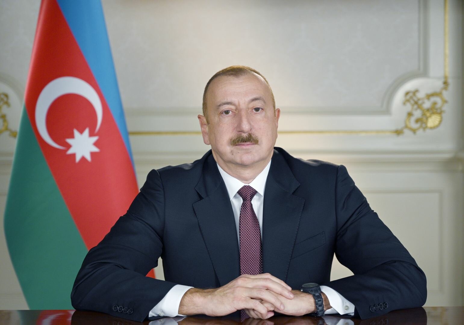 Алиев заявил о "стопроцентной зависимости" Армении от России 
