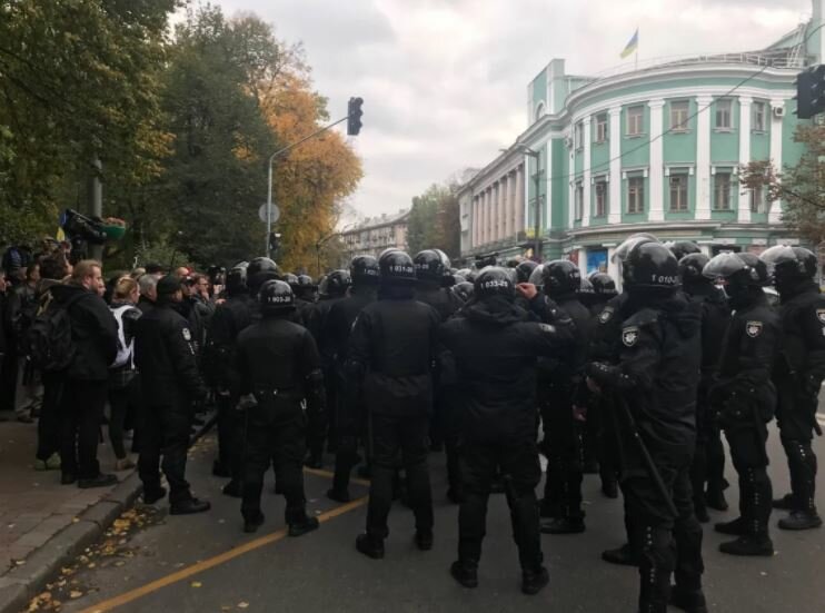Угроза штурма: митингующие в Киеве планируют прорваться в здание Парламента с помощью взрывчатки - МВД Украины