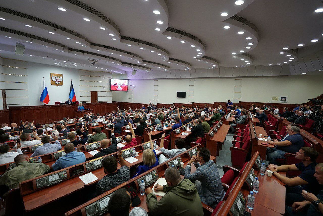 В ДНР и ЛНР определили дату выборов глав республик и парламента