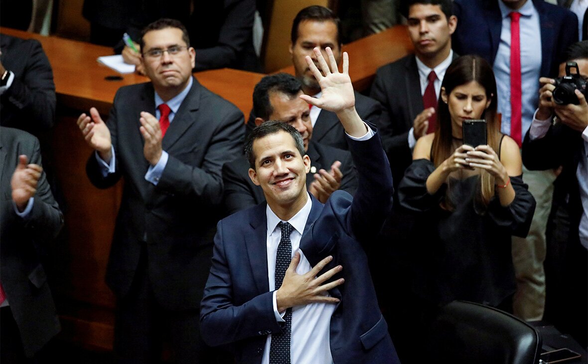 В Венесуэле лидер оппозиции Гуайдо объявил себя президентом: известна реакция Трампа