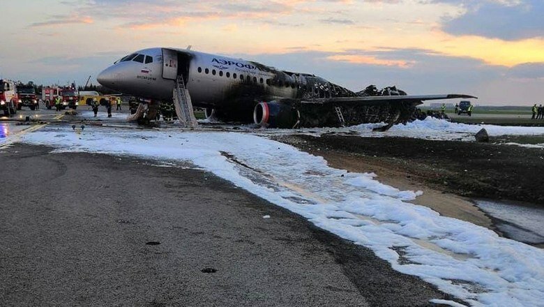 Самолет Superjet экстренно сел в Шереметьево через 28 минут после взлета - новые подробности 