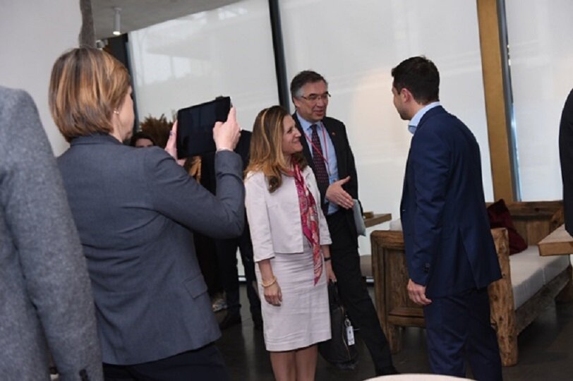 ​"У нас есть шанс для возвращения Донбасса", - Зеленский сделал резонансное заявление во время встречи с главой МИД Канады