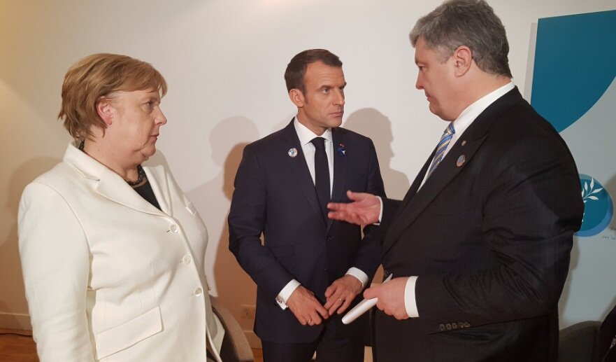 Меркель и Макрон пообещали Порошенко не признавать выборы в ДНР и ЛНР 