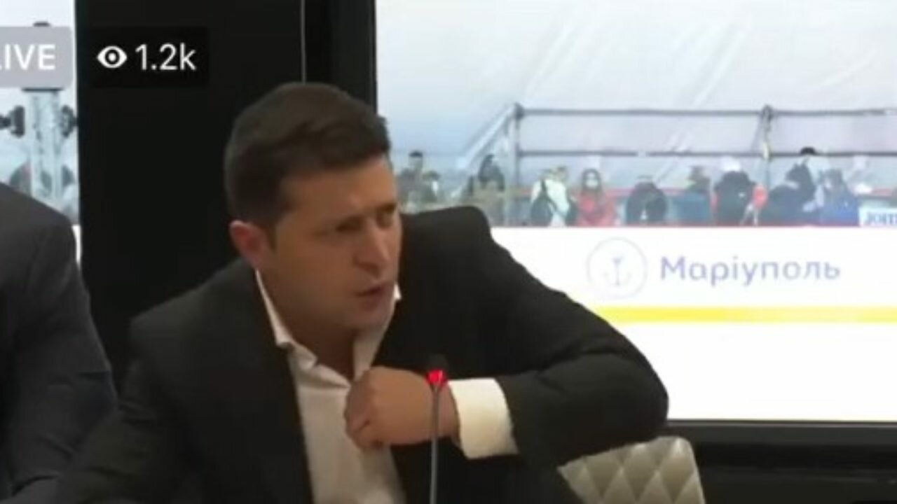​Зеленский испугался звуков хоккейного матча и его охрана пришла на помощь, опубликованы кадры