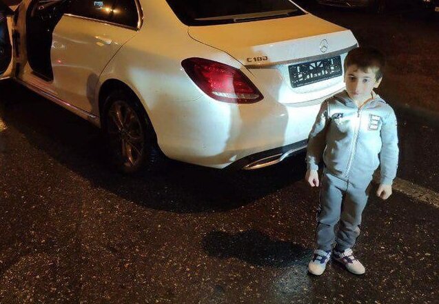 Пятилетний ребенок из Чечни отжался на капоте нового "Мерседеса" на глазах у Кадырова: кадры
