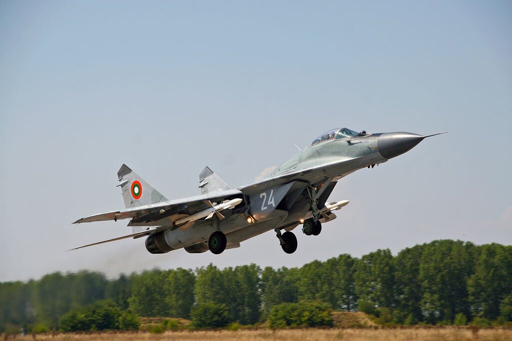 В Болгарии военные летчики устроили истерику из-за российских истребителей
