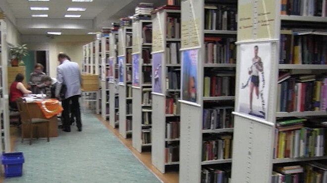 Обыск в библиотеке украинской литературы в Москве: ФСБ изъяла газеты, призывающие к борьбе с "русским миром"