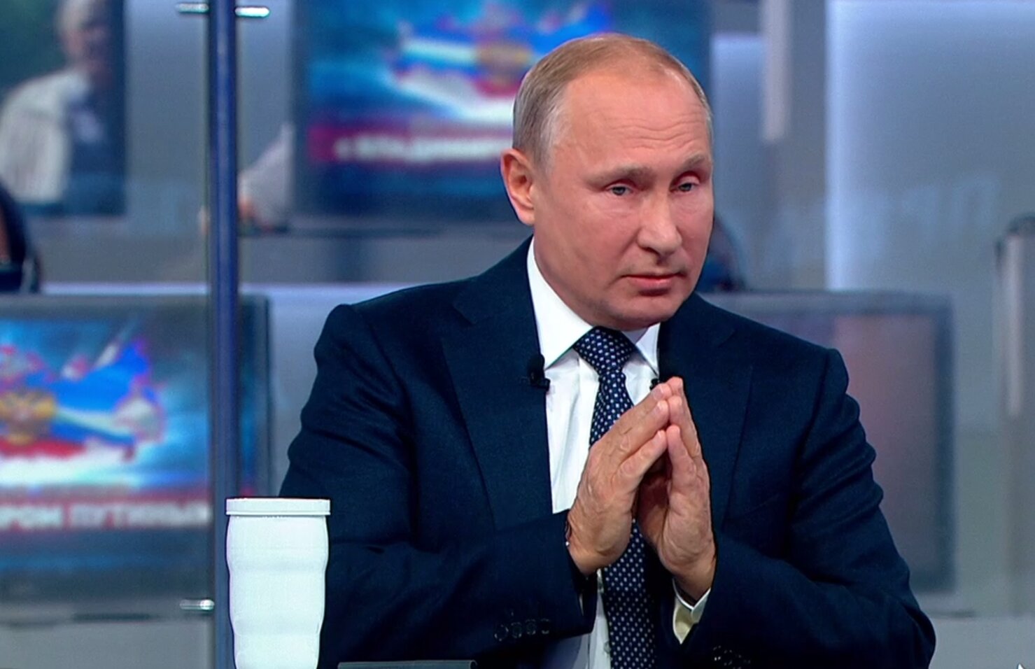 Путин раскрыл содержимое своей термокружки: "Это был не чай" 