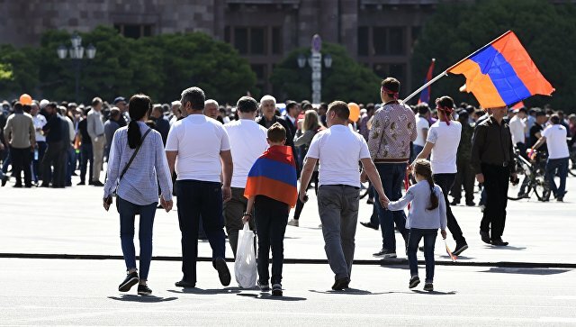 Сторонники Пашиняна снова выходят на улицы Еревана: что сейчас происходит в столице Армении - кадры