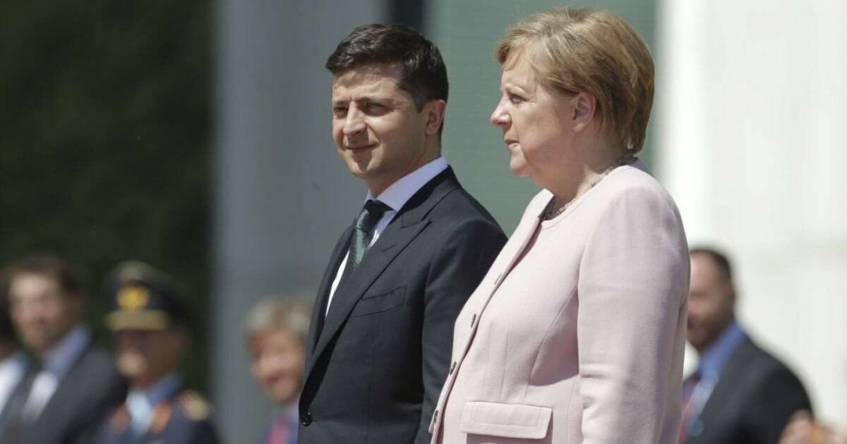 После G7 Зеленский упросил Меркель о встрече на высшем уровне: будут говорить о Донбассе - названа дата