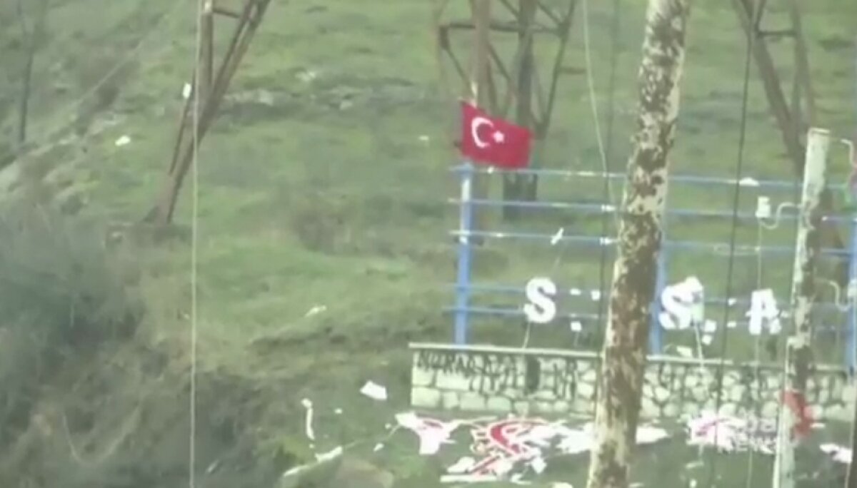 На въезде в Шуши установили пост ВС Азербайджана и развернули флаг Турции 