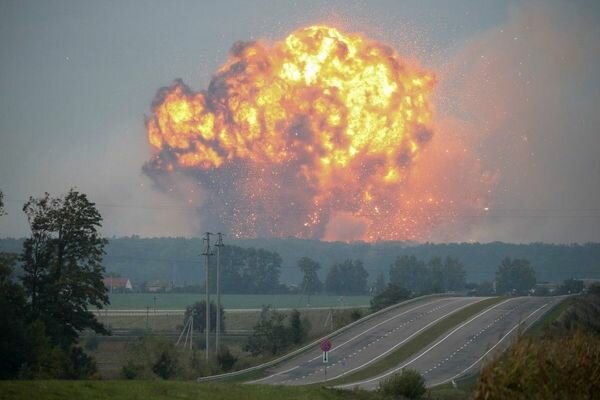 СМИ: Украина потеряла 40% боеприпасов из-за взрывов на складах