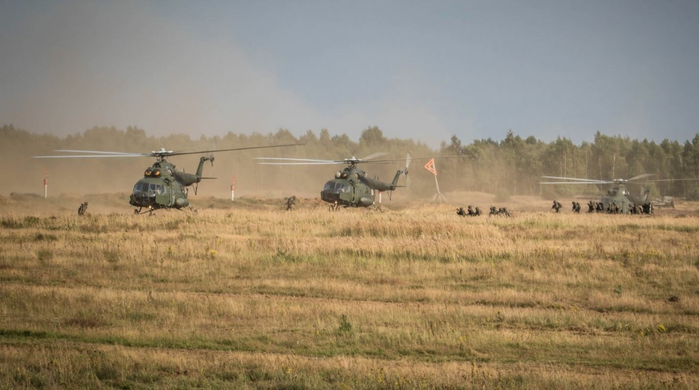 В Польше стартовали масштабные учения DRAGON-17 при участии международных военных сил - кадры 