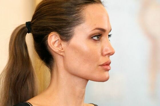 Анджелину Джоли спасает психотерапевт после известия о воссоединении Брэда Питта и Дженнифер Энистон - подробности 