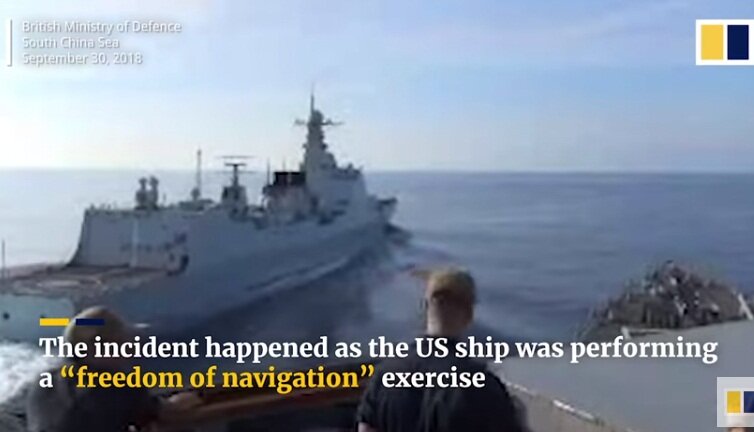 Военные корабли США и Китая едва не столкнулись в Южно-Китайском море: кадры опасного маневра