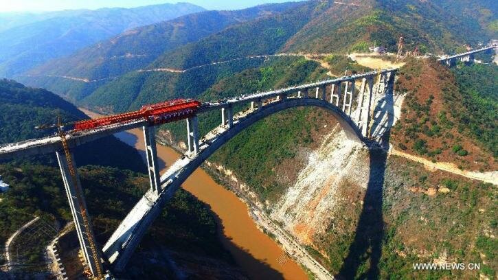 Китай побил очередной рекорд: архитекторы построили на мосту самое длинное в мире железнодорожное соединение 