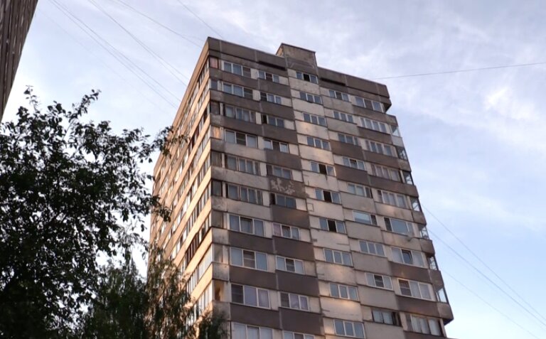 В Подмосковье юноша выпал из многоэтажки и погиб в день своего рождения